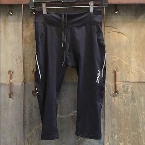2XU Workout Capris Size Small - like new